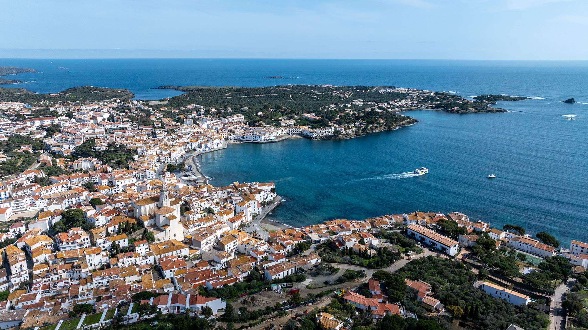 AIC CADAQUÉS, Real Estate Agency established in Cadaqués since 1975. Tourist rental in Cadaqués and the Costa Brava. Real Estate Services.