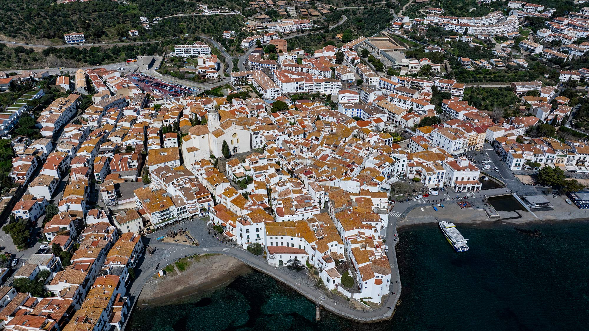 AIC CADAQUÉS, Real Estate Agency established in Cadaqués since 1975. Tourist rental in Cadaqués and the Costa Brava. Real Estate Services.